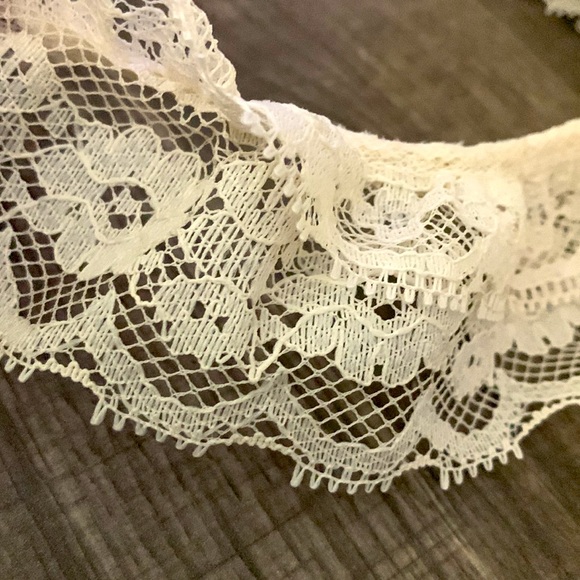 8 Yards Double Flowered Lace Beige/Cream 2 inch - Picture 2 of 4